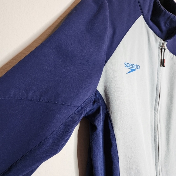 Speedo soft shell jacket. Medium - Picture 6 of 16